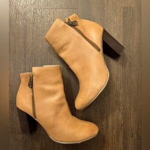 ELIOTT LUCCA  Women’s Heel Boots